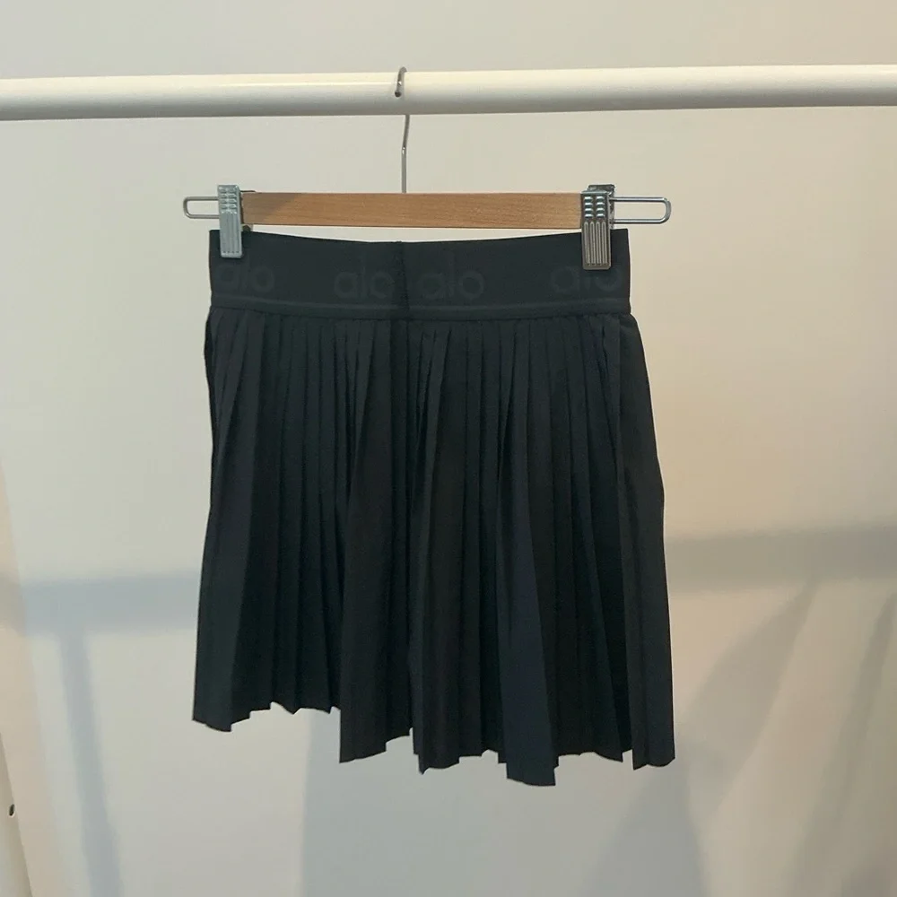 ALO Yoga Charcoal Pleated Mini Skirt